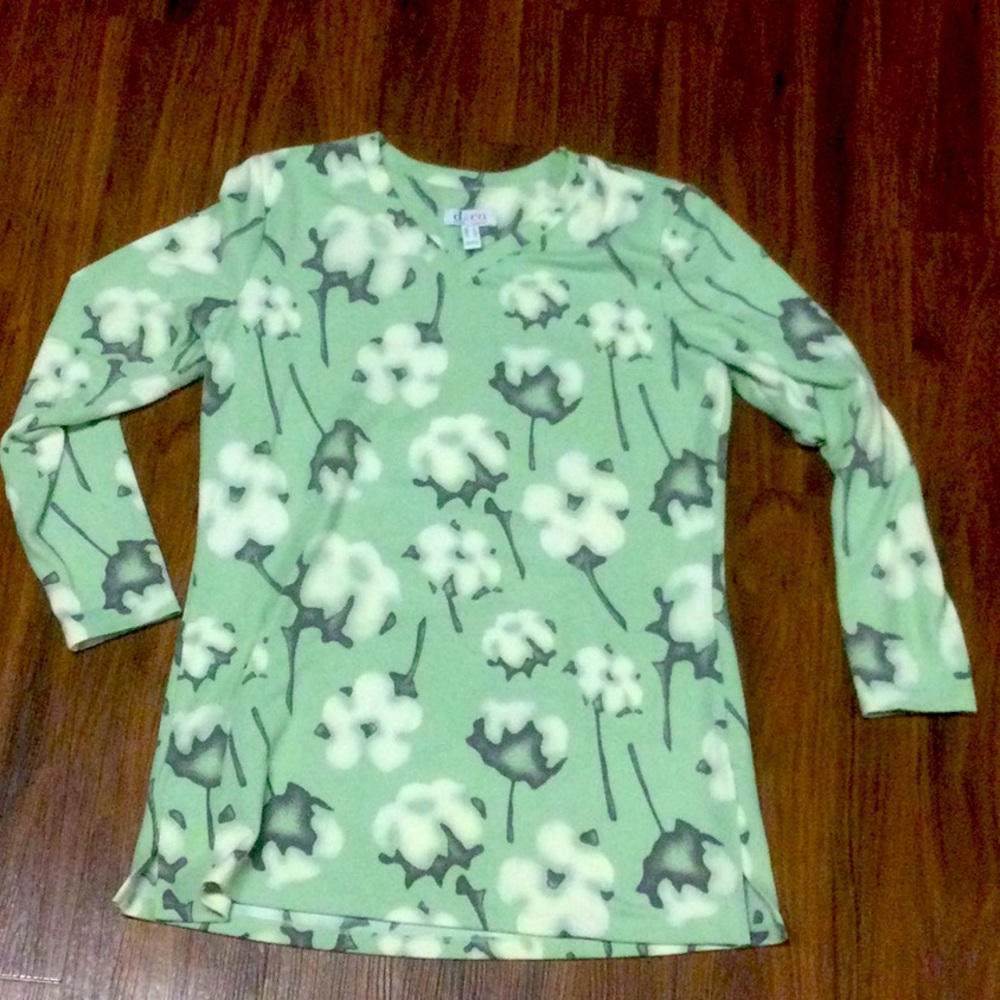d&co small ladies long sleeve T-shirt